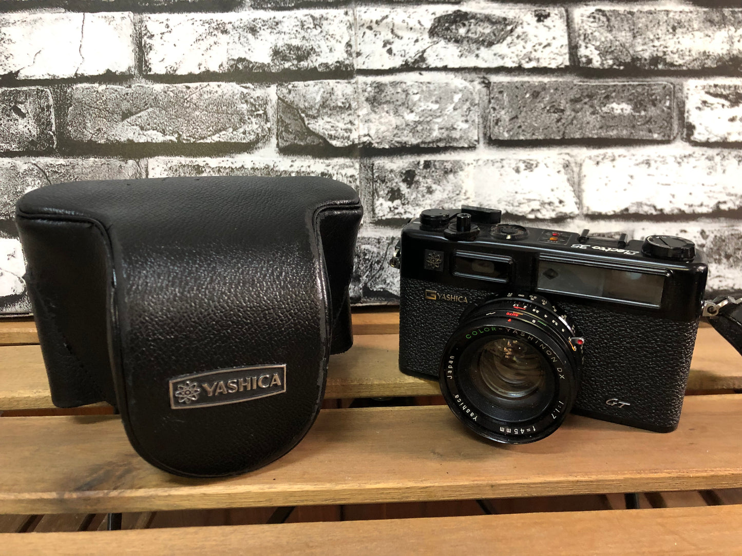 Fotocamera Yashica Electro 35 GT Obiettivo Yashinon DX Con Custodia, 35mm, Colore Nero PER PEZZI DI RICAMBIO