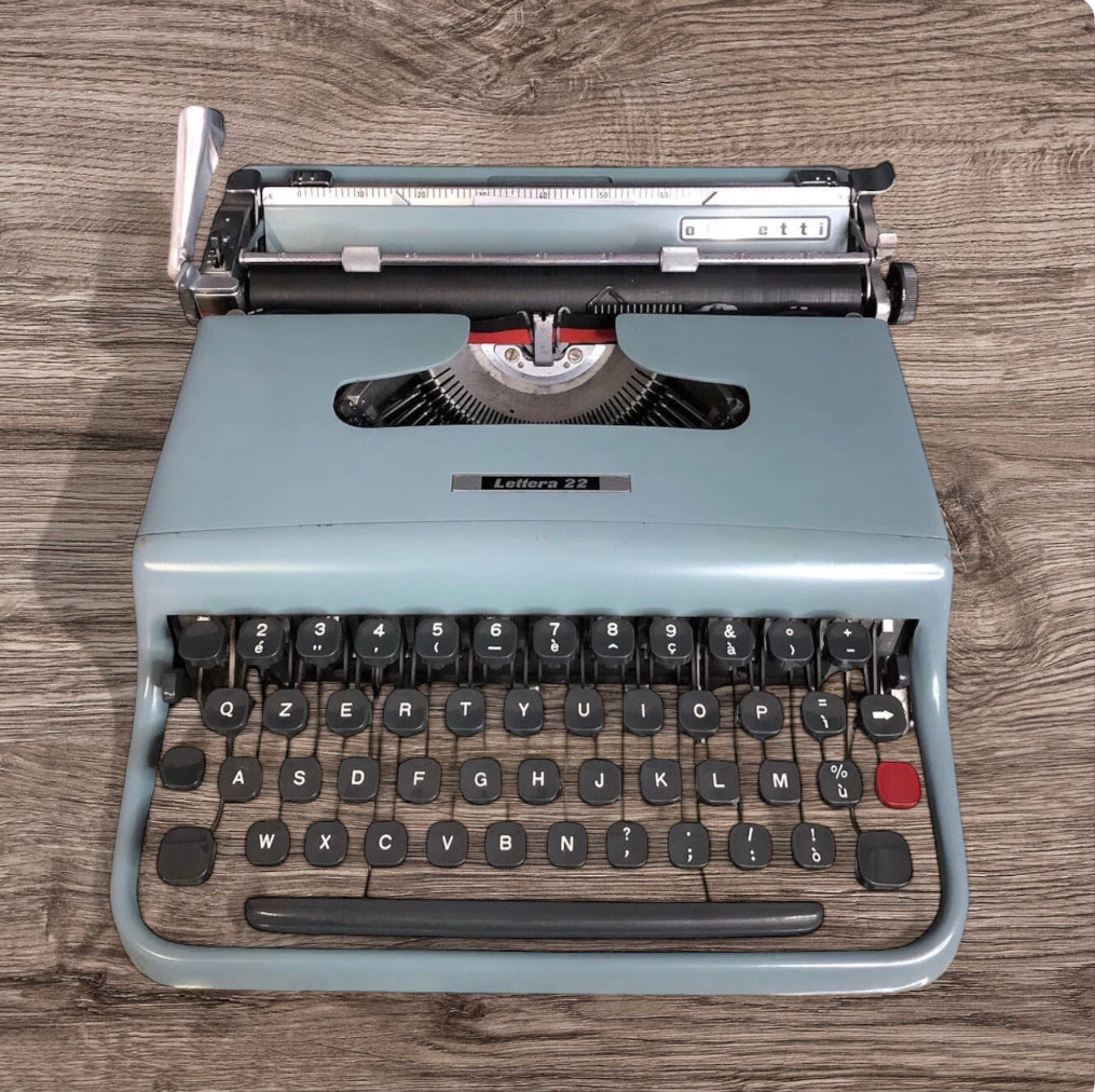 Macchina Da Scrivere Olivetti Lettera 22 Vintage Epoca Anni ‘50 Azzurro