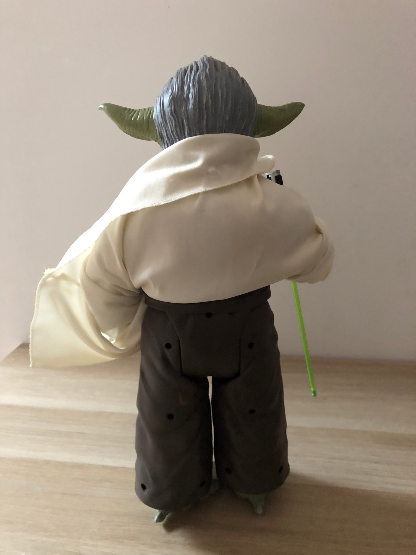 Action Figure Yoda Star Wars Guerre Stellari 42cm Da Collezione Con Spada Laser
