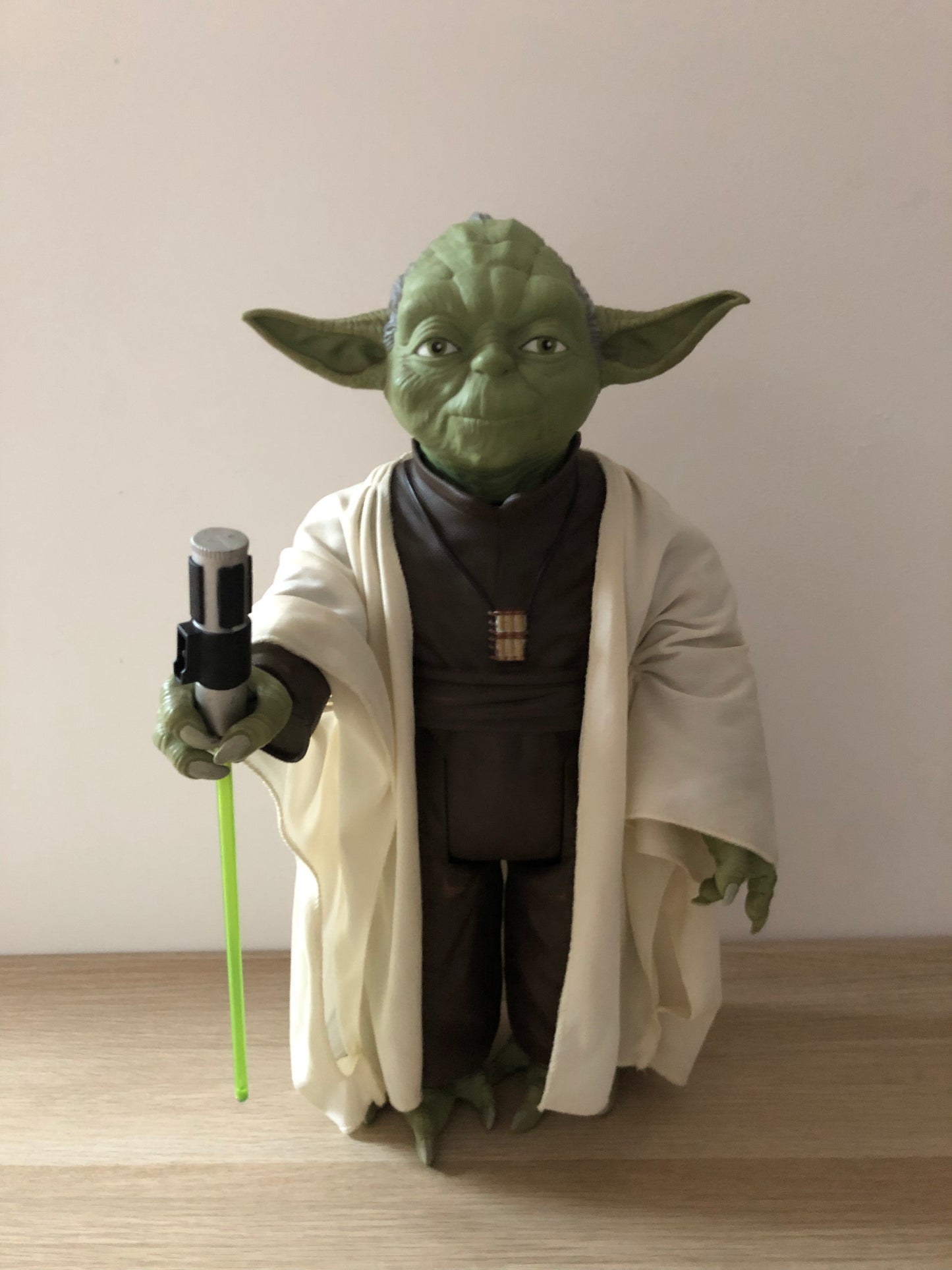 Action Figure Yoda Star Wars Guerre Stellari 42cm Da Collezione Con Spada Laser