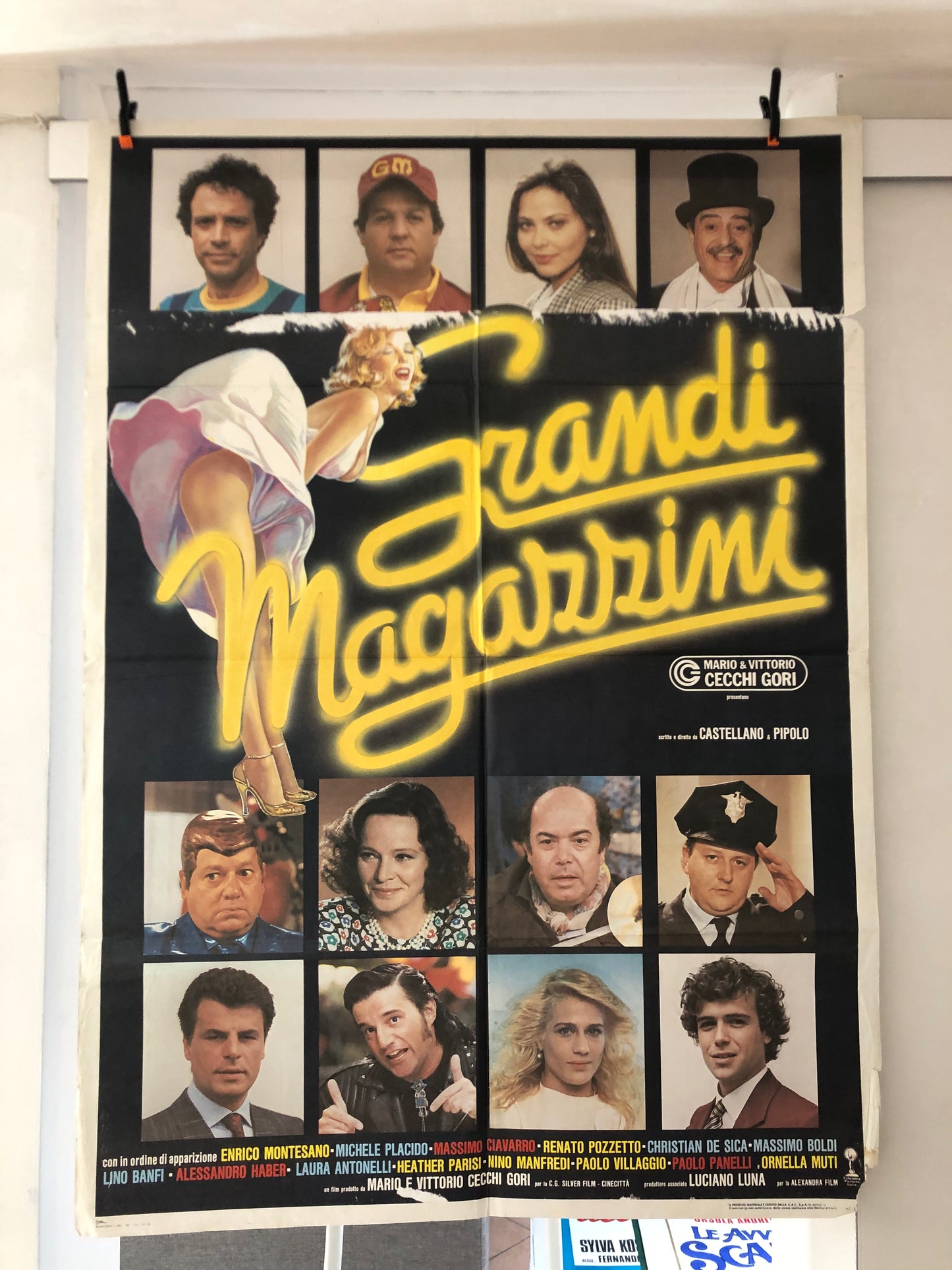 Manifesto Cinema Originale Film "Grandi Magazzini" Anno 1986, con Villaggio, Banfi, Boldi, Manfredi, misure 140x100