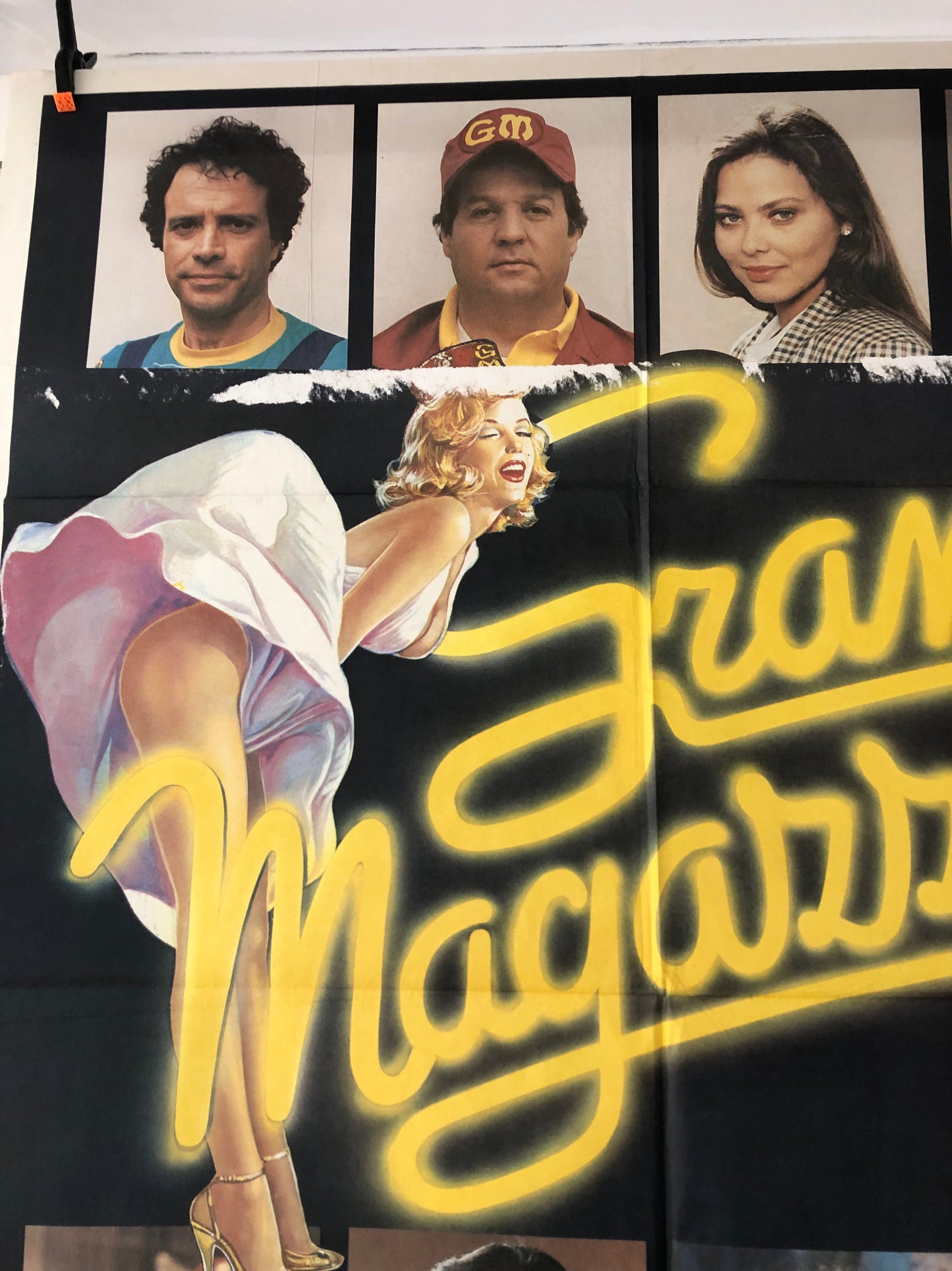 Manifesto Cinema Originale Film "Grandi Magazzini" Anno 1986, con Villaggio, Banfi, Boldi, Manfredi, misure 140x100