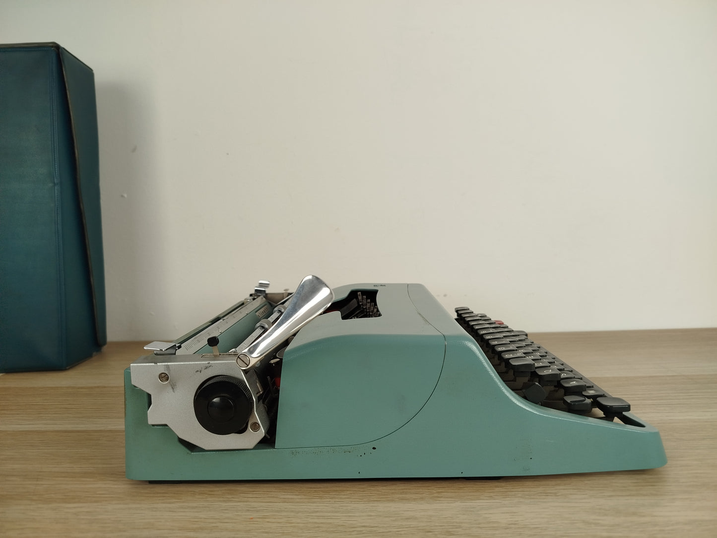 Macchina Da Scrivere Olivetti Lettera 32 Azzurra Vintage Epoca Anni 60 Design