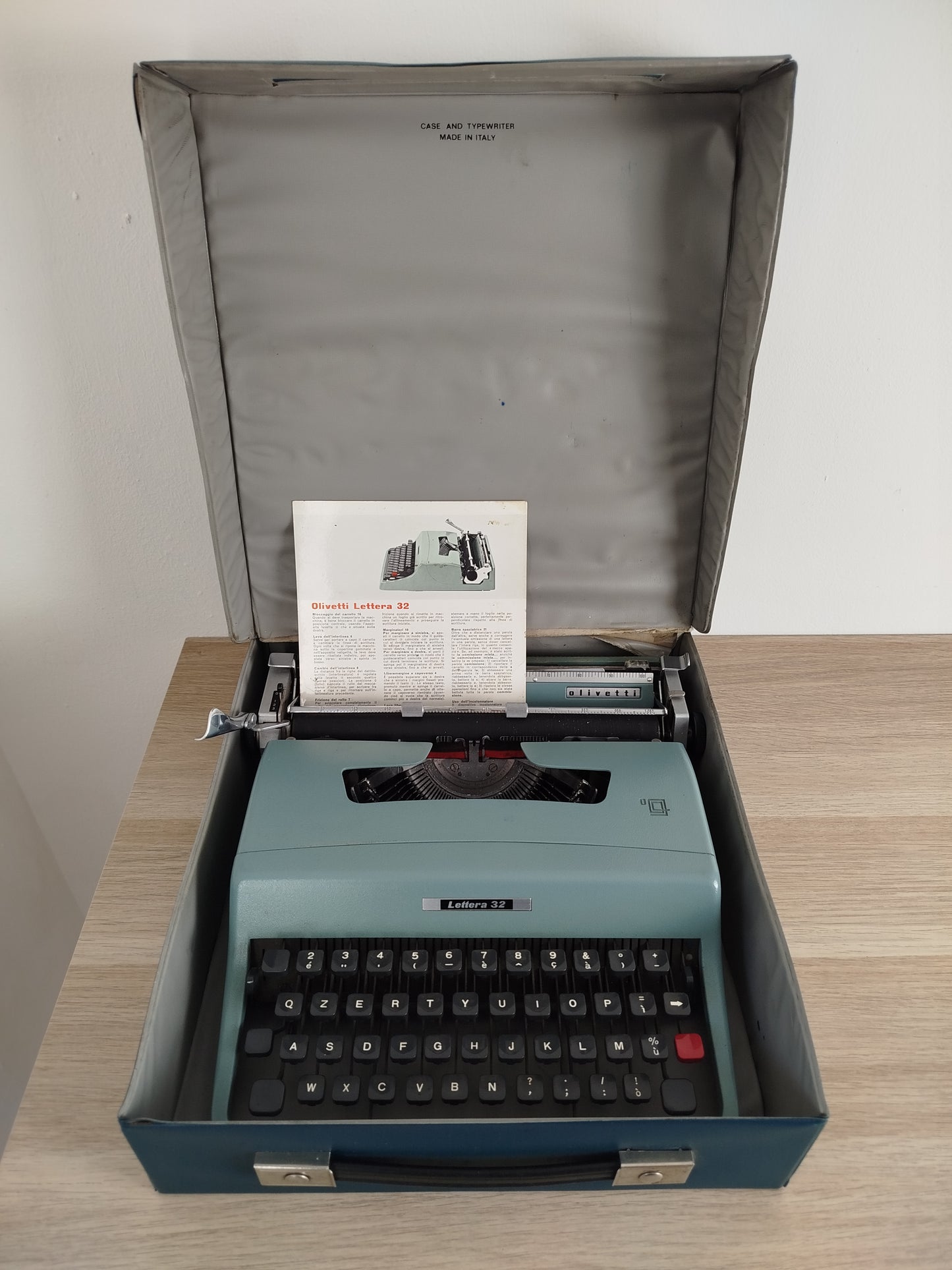 Macchina Da Scrivere Olivetti Lettera 32 Azzurra Vintage Epoca Anni 60 Design