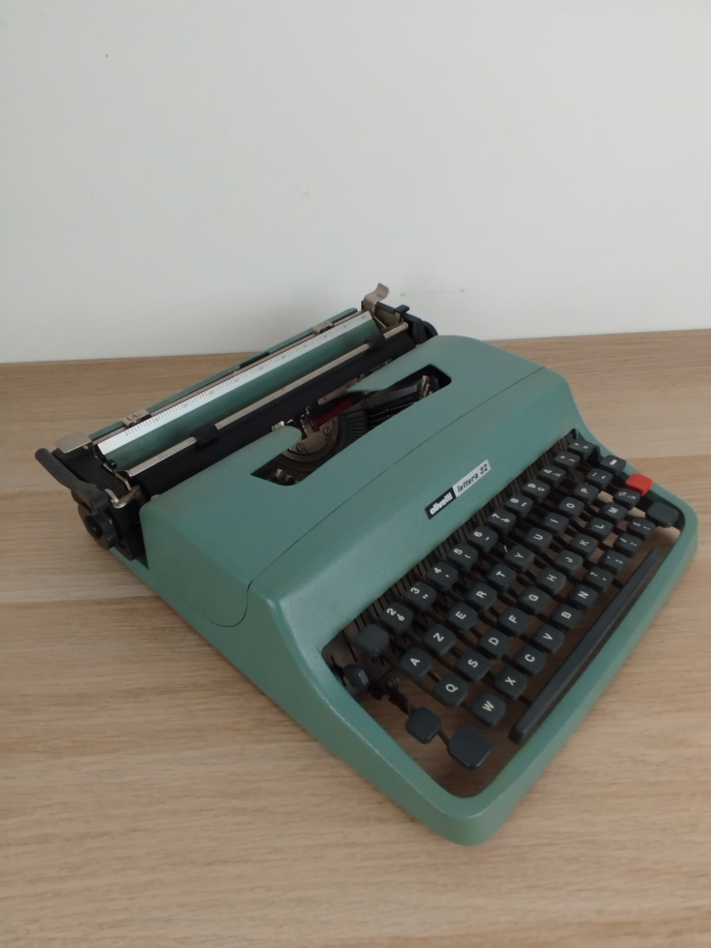 Macchina Da Scrivere Olivetti Lettera 32 Azzurra Vintage Epoca Anni 60 Design
