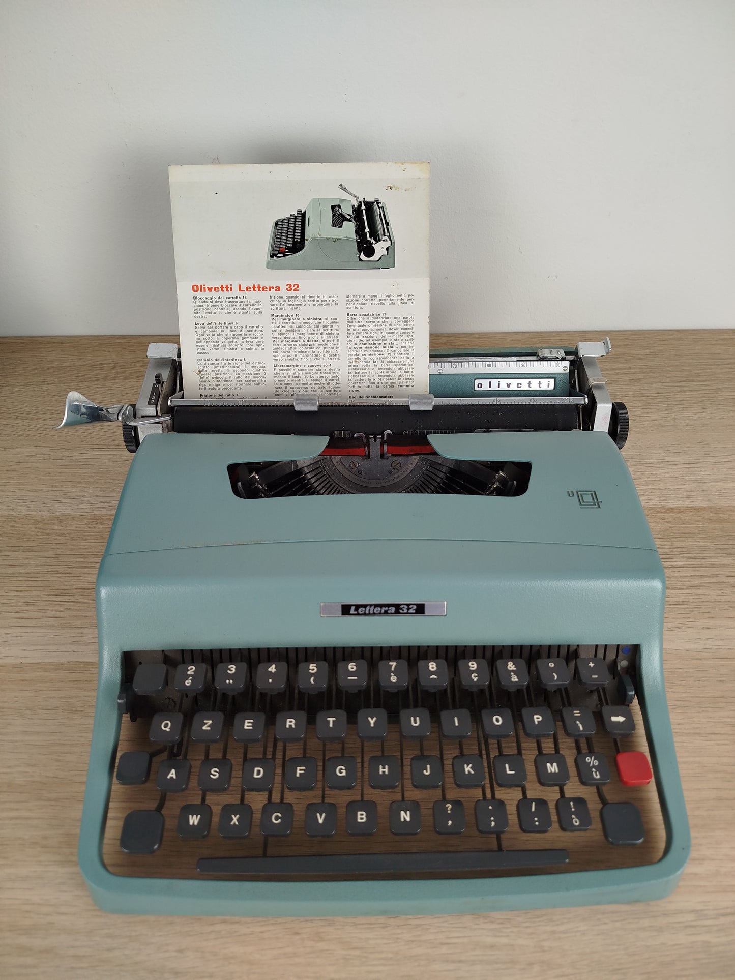 Macchina Da Scrivere Olivetti Lettera 32 Azzurra Vintage Epoca Anni 60 Design