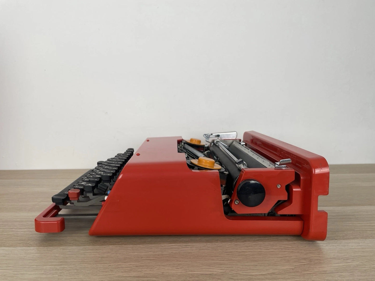 Macchina Per Scrivere Olivetti Valentine Ettore Sottsass Anni 70 MoMa NYC Rosso
