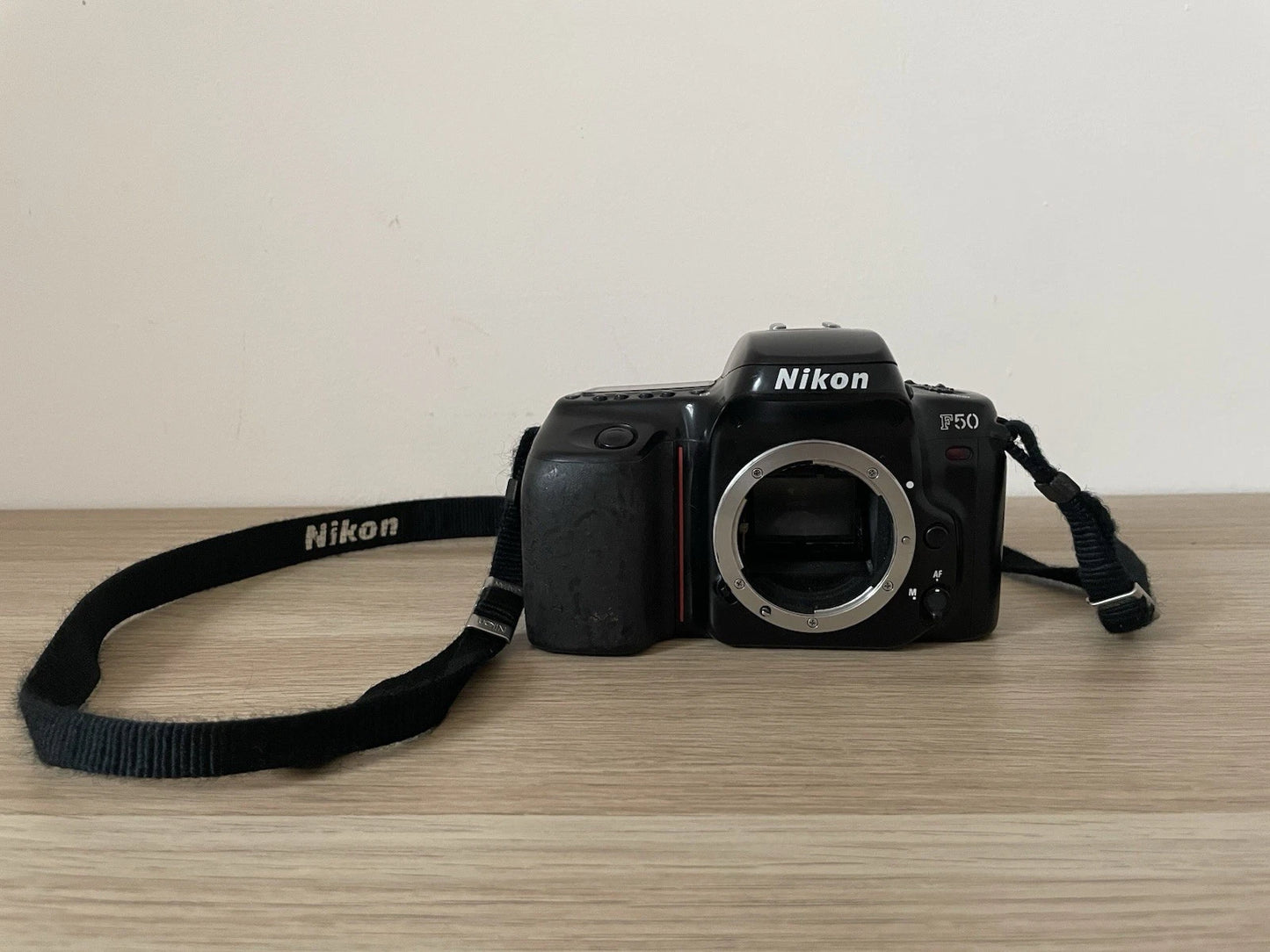 Fotocamera Analogica Nikon F50 Reflex 35mm Solo Corpo Macchina Fotografica Nero