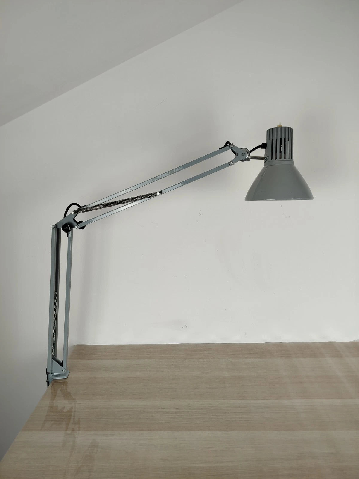 Lampada Da Tavolo Snodabile RIMSA RI e Morsetto Industriale Da Officina Vintage