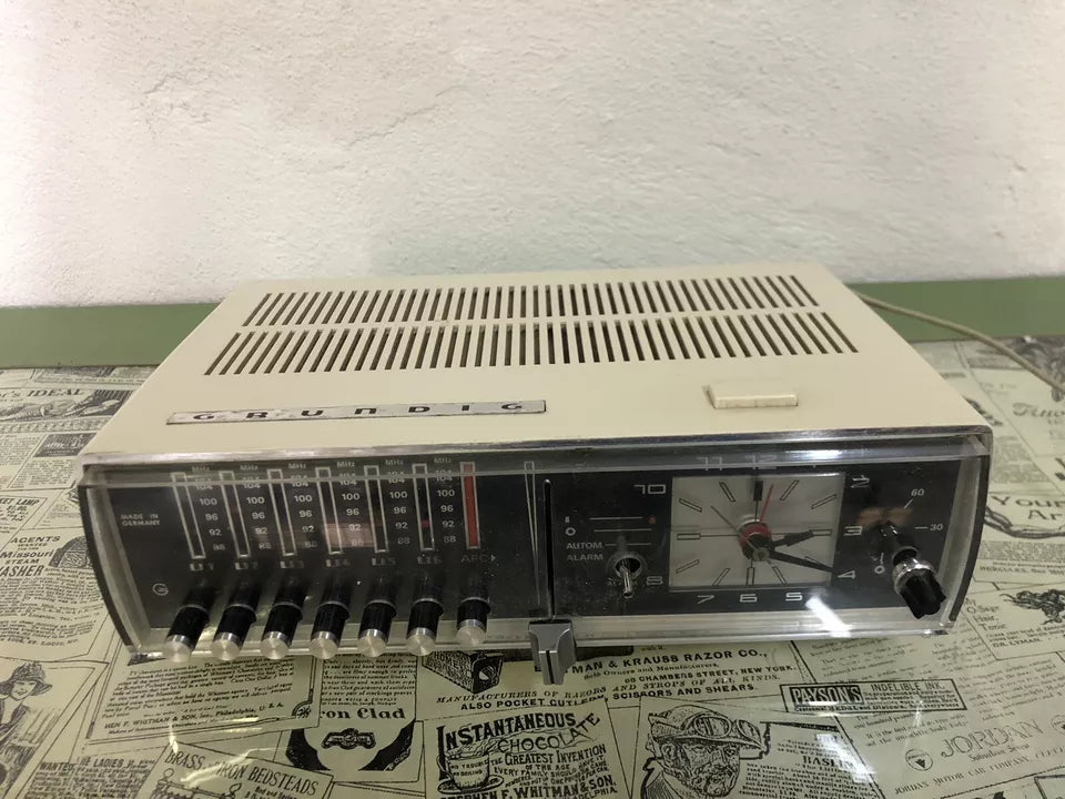 Radio Sveglia Analogica Grundig Sono Clock Bianca Vintage 70 Pezzi Di Ricambio