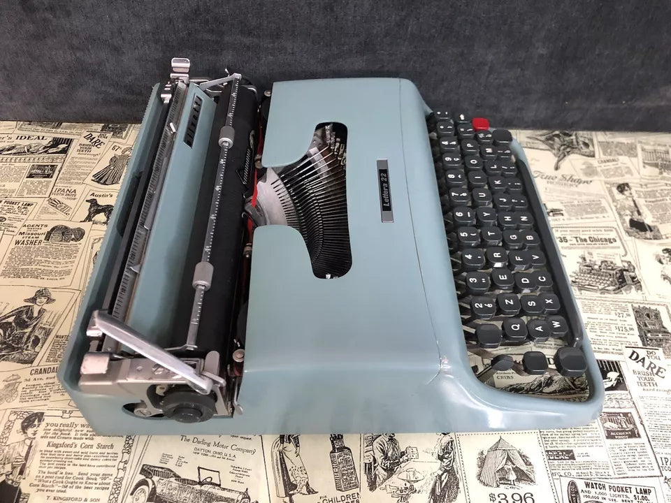 Macchina Da Scrivere Olivetti Lettera 22 Vintage Epoca Anni ‘50 Azzurro
