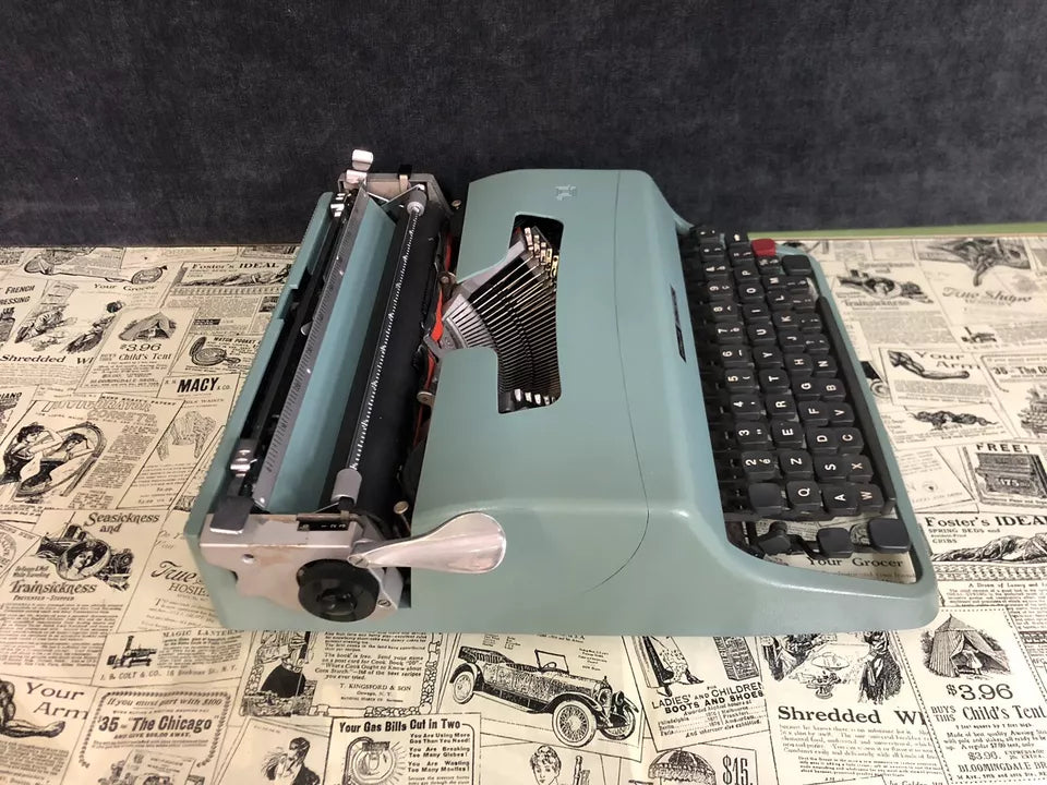 Macchina Da Scrivere Olivetti Lettera 32 Vintage Epoca Con Custodia Funzionante