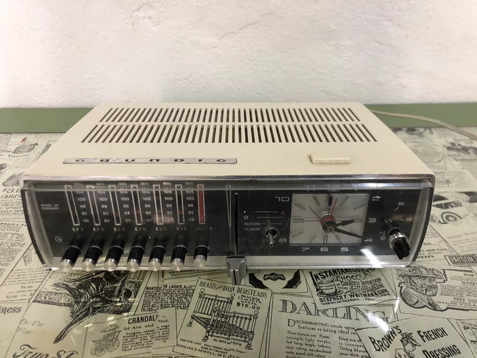 Radio Sveglia Analogica Grundig Sono Clock Bianca Vintage 70 Pezzi Di Ricambio