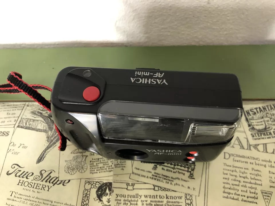 Fotocamera Analogica Yashica AF Mini 35mm Con Custodia Tracolla Colore Nero