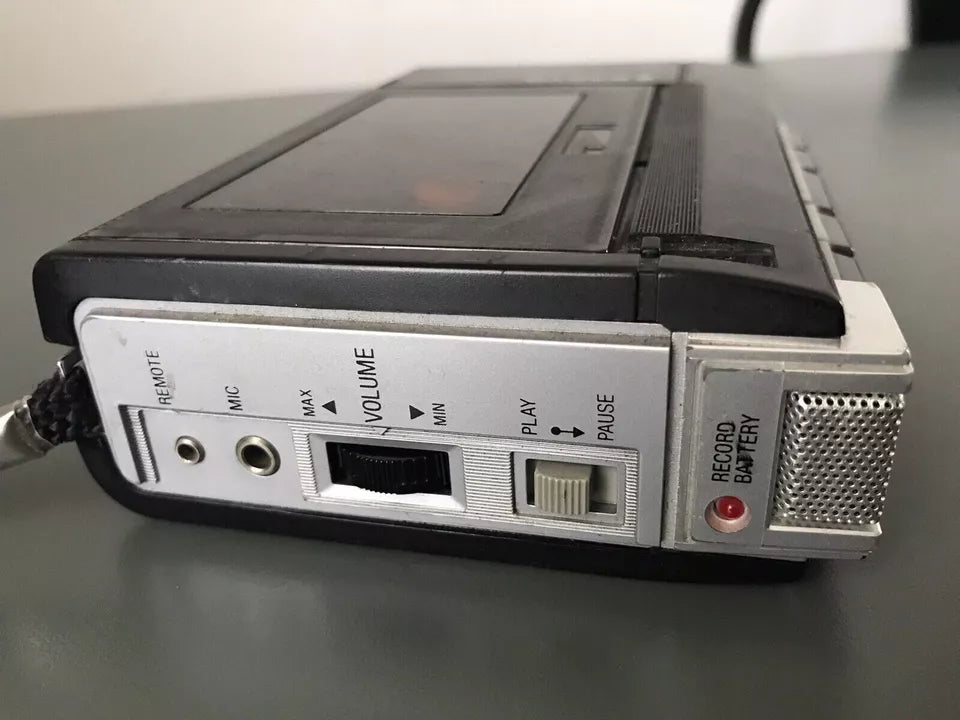 Registratore Portatile Sanyo M-1001 Vintage Epoca Musicassette non funzionante per pezzi di ricambio