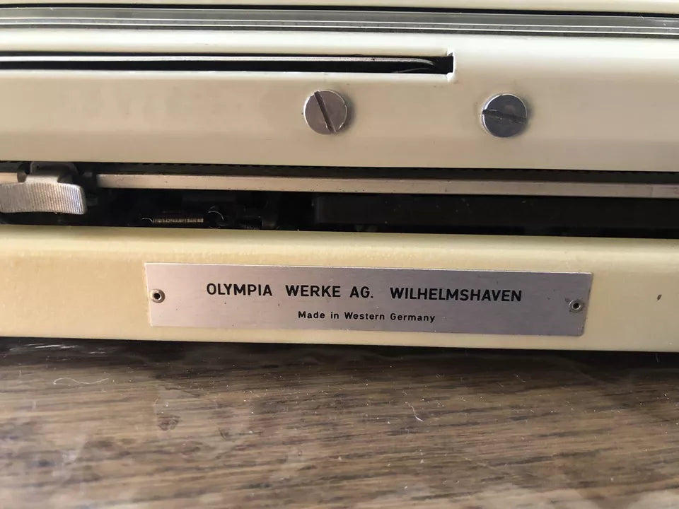Macchina Da Scrivere Olympia Splendid 66 Vintage Con Custodia Anni 60 Germania