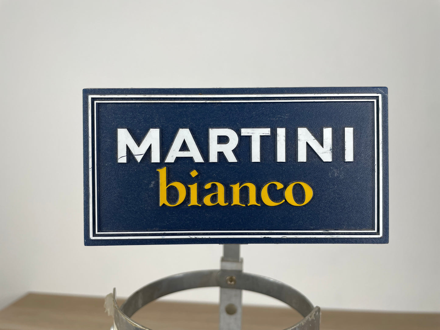 Dispenser Per Bottiglie Martini Bianco Vintage Epoca Con Morsetto Francia Parigi