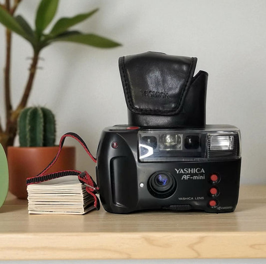 Fotocamera Analogica Yashica AF Mini 35mm Con Custodia Tracolla Colore Nero