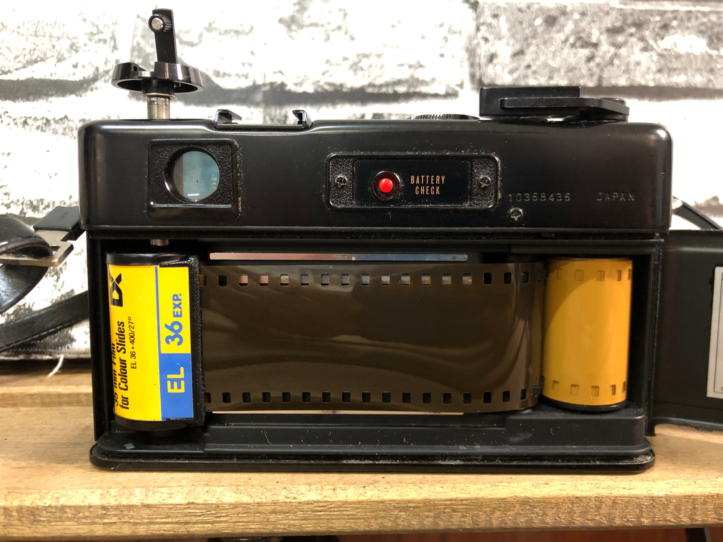 Fotocamera Yashica Electro 35 GT Obiettivo Yashinon DX Con Custodia, 35mm, Colore Nero PER PEZZI DI RICAMBIO