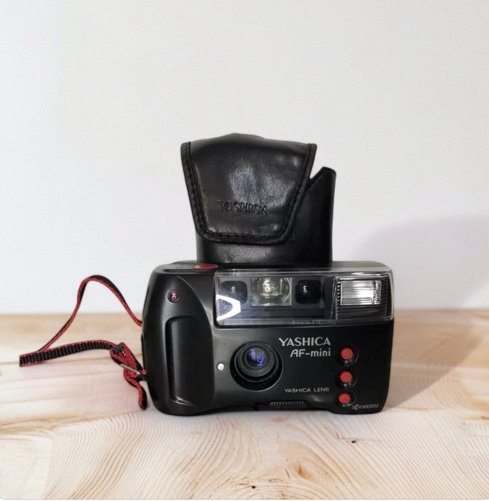 Fotocamera Analogica Yashica AF Mini 35mm Con Custodia Tracolla Colore Nero