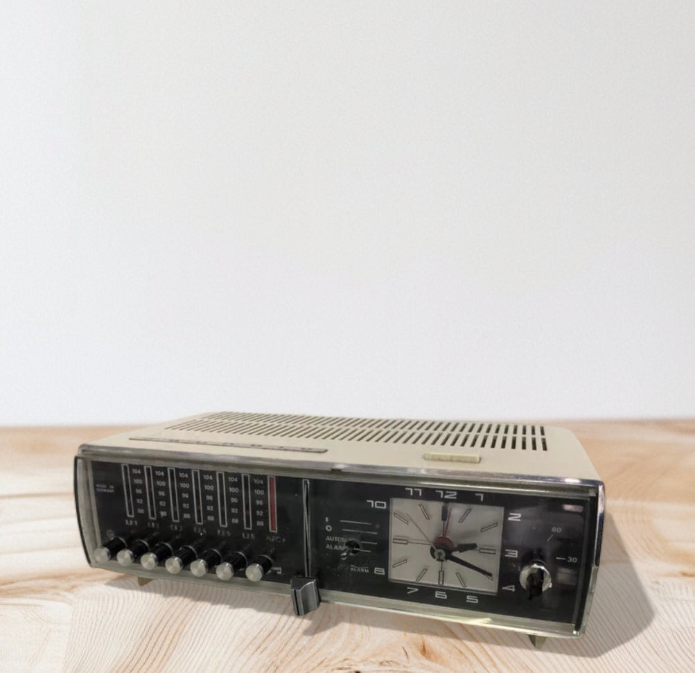 Radio Sveglia Analogica Grundig Sono Clock Bianca Vintage 70 Pezzi Di Ricambio