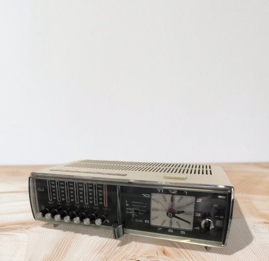 Radio Sveglia Analogica Grundig Sono Clock Bianca Vintage 70 Pezzi Di Ricambio