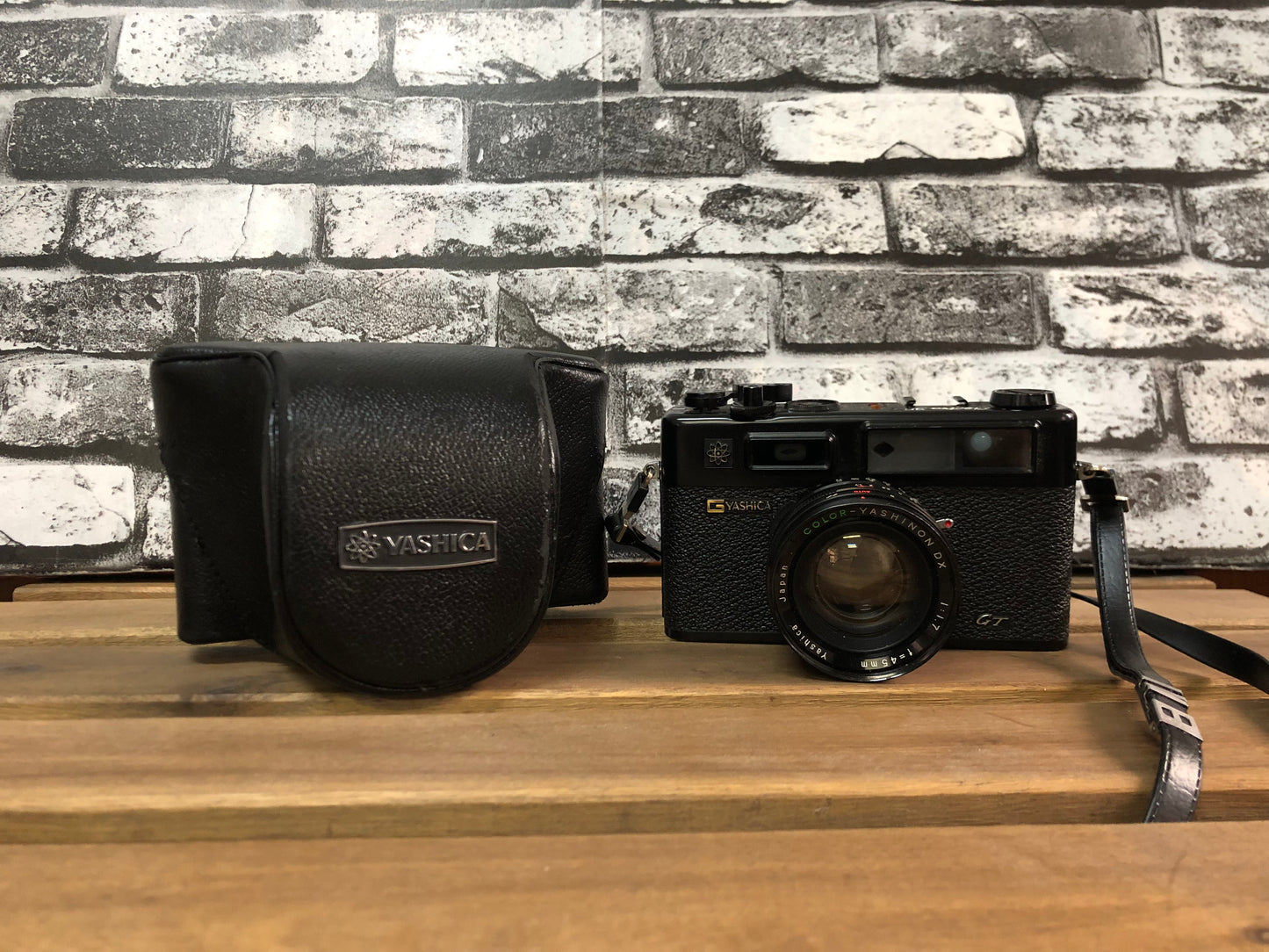 Fotocamera Yashica Electro 35 GT Obiettivo Yashinon DX Con Custodia, 35mm, Colore Nero PER PEZZI DI RICAMBIO