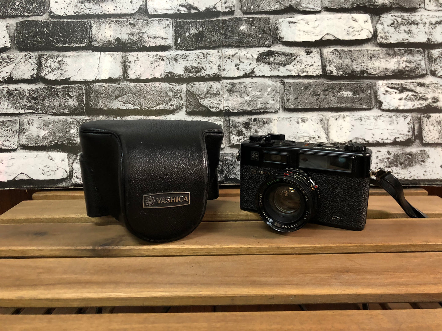 Fotocamera Yashica Electro 35 GT Obiettivo Yashinon DX Con Custodia, 35mm, Colore Nero PER PEZZI DI RICAMBIO