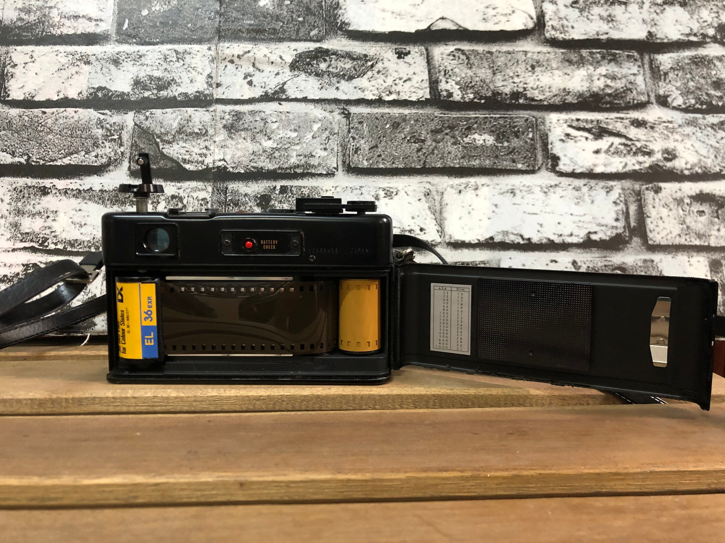 Fotocamera Yashica Electro 35 GT Obiettivo Yashinon DX Con Custodia, 35mm, Colore Nero PER PEZZI DI RICAMBIO
