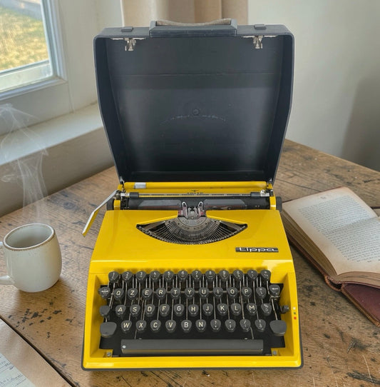 Macchina Per Scrivere Portatile Adler Tippa Vintage Anni 70 gialla