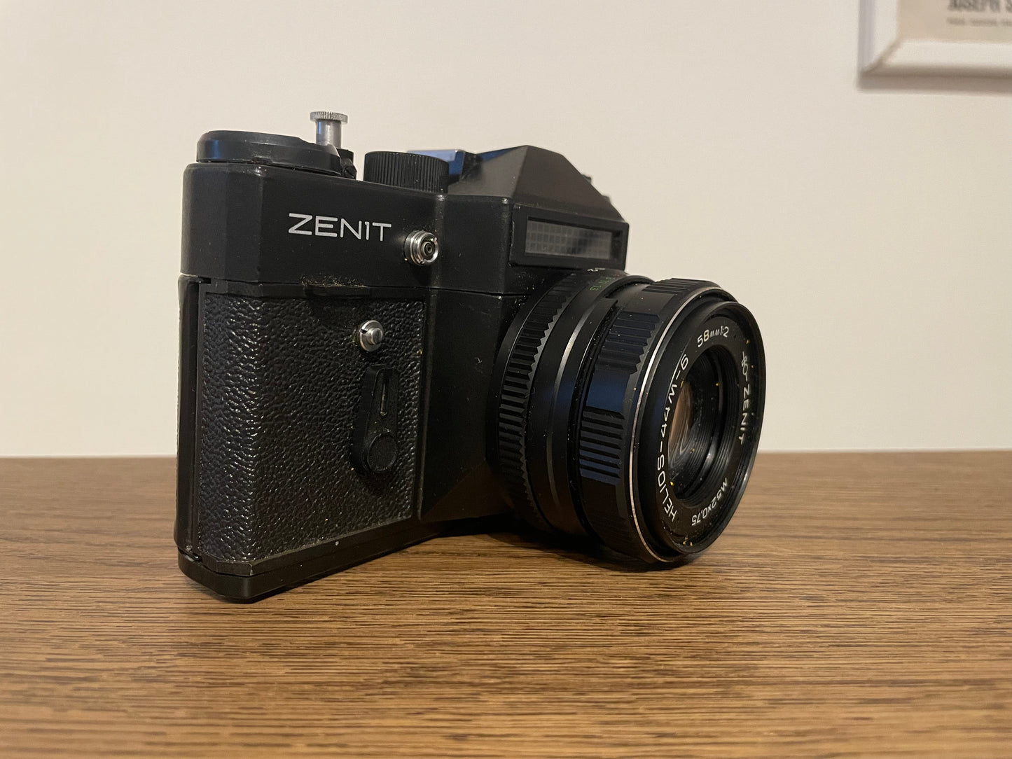 Fotocamera Analogica Zenit II Reflex SLR 35mm Obiettivo Helios 44-M 6 Nera