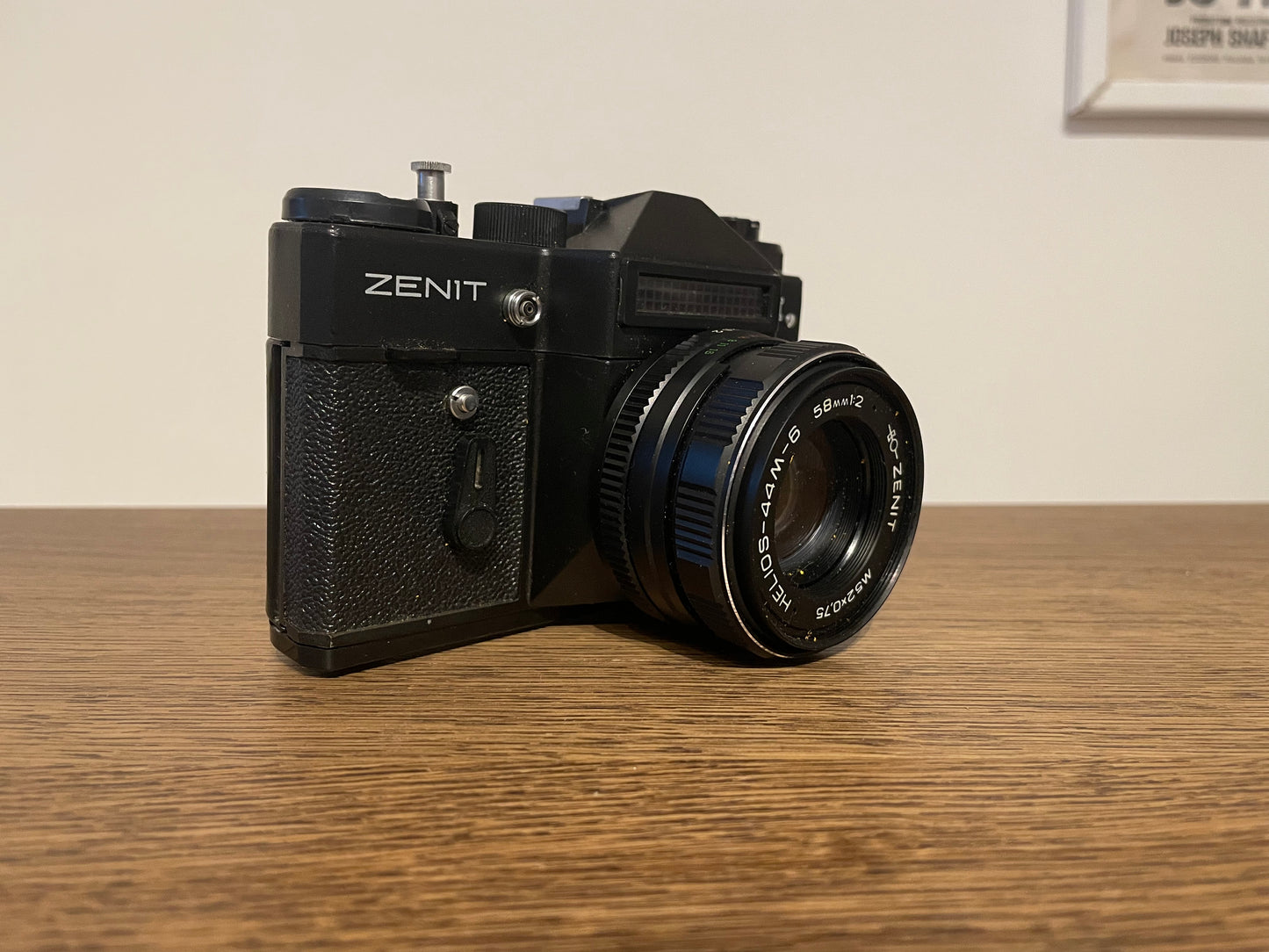 Fotocamera Analogica Zenit II Reflex SLR 35mm Obiettivo Helios 44-M 6 Nera
