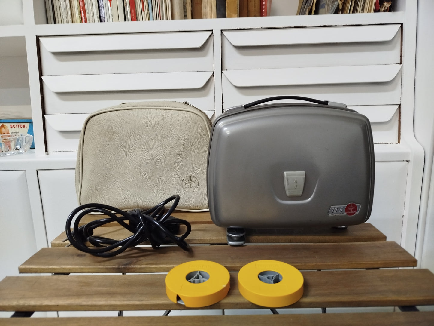 Antico Proiettore Bolex Paillard 18-5 Vintage Epoca Anni 60 Fabbricato in Svizzera E Custodia