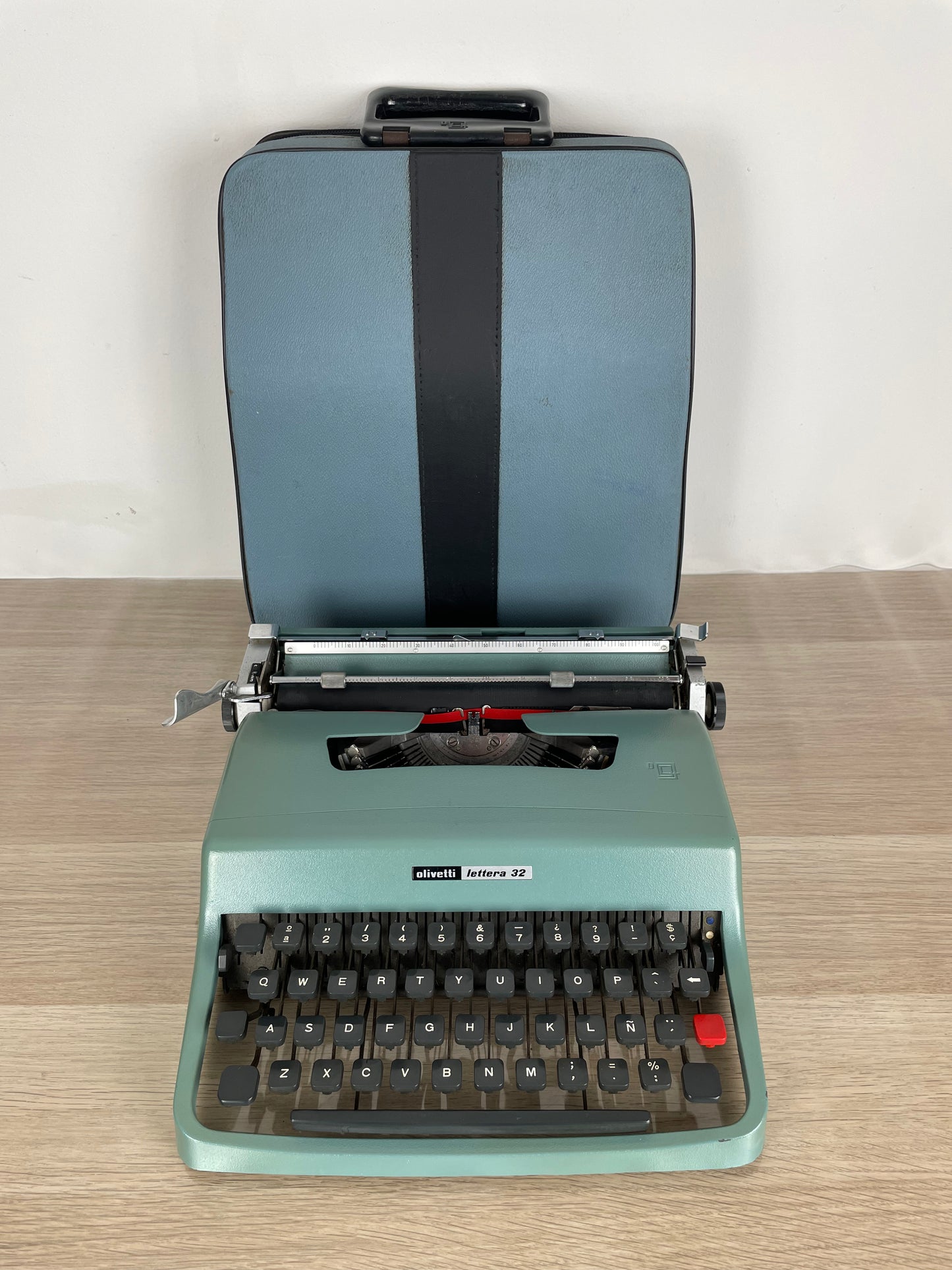 Macchina Da Scrivere Olivetti Lettera 32 Vintage Nizzoli Anni 60 +Custodia