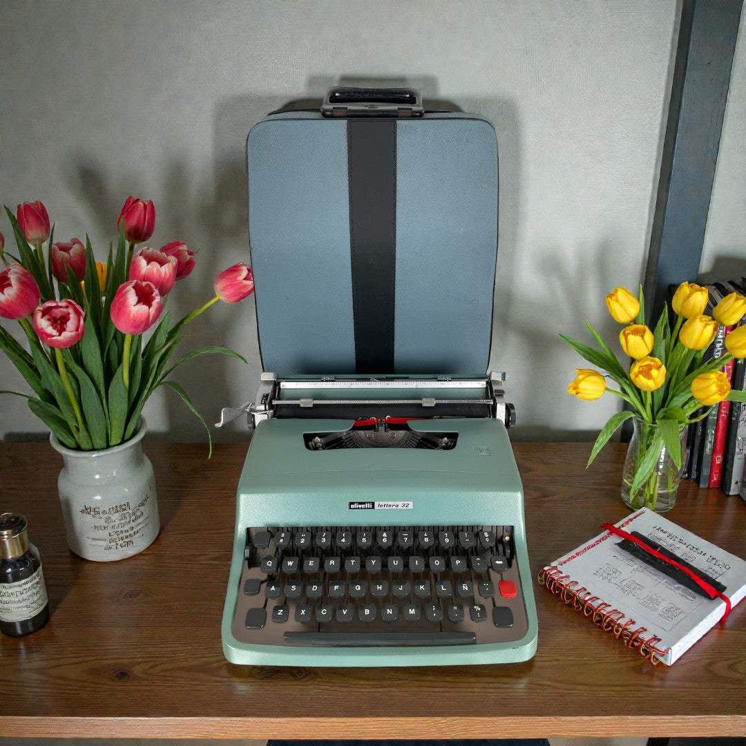 Macchina Da Scrivere Olivetti Lettera 32 Vintage Nizzoli Anni 60 +Custodia