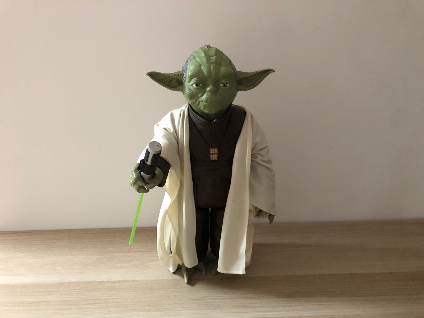 Action Figure Yoda Star Wars Guerre Stellari 42cm Da Collezione Con Spada Laser