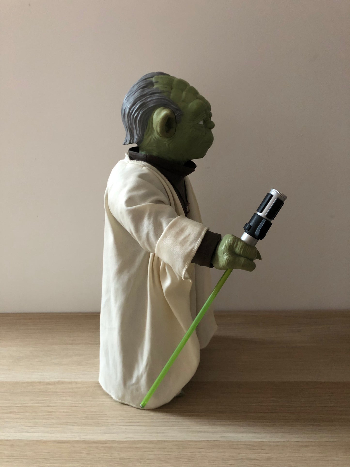 Action Figure Yoda Star Wars Guerre Stellari 42cm Da Collezione Con Spada Laser