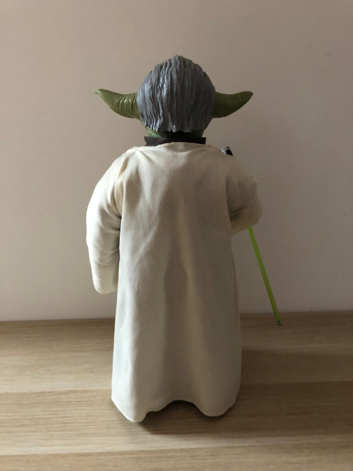 Action Figure Yoda Star Wars Guerre Stellari 42cm Da Collezione Con Spada Laser