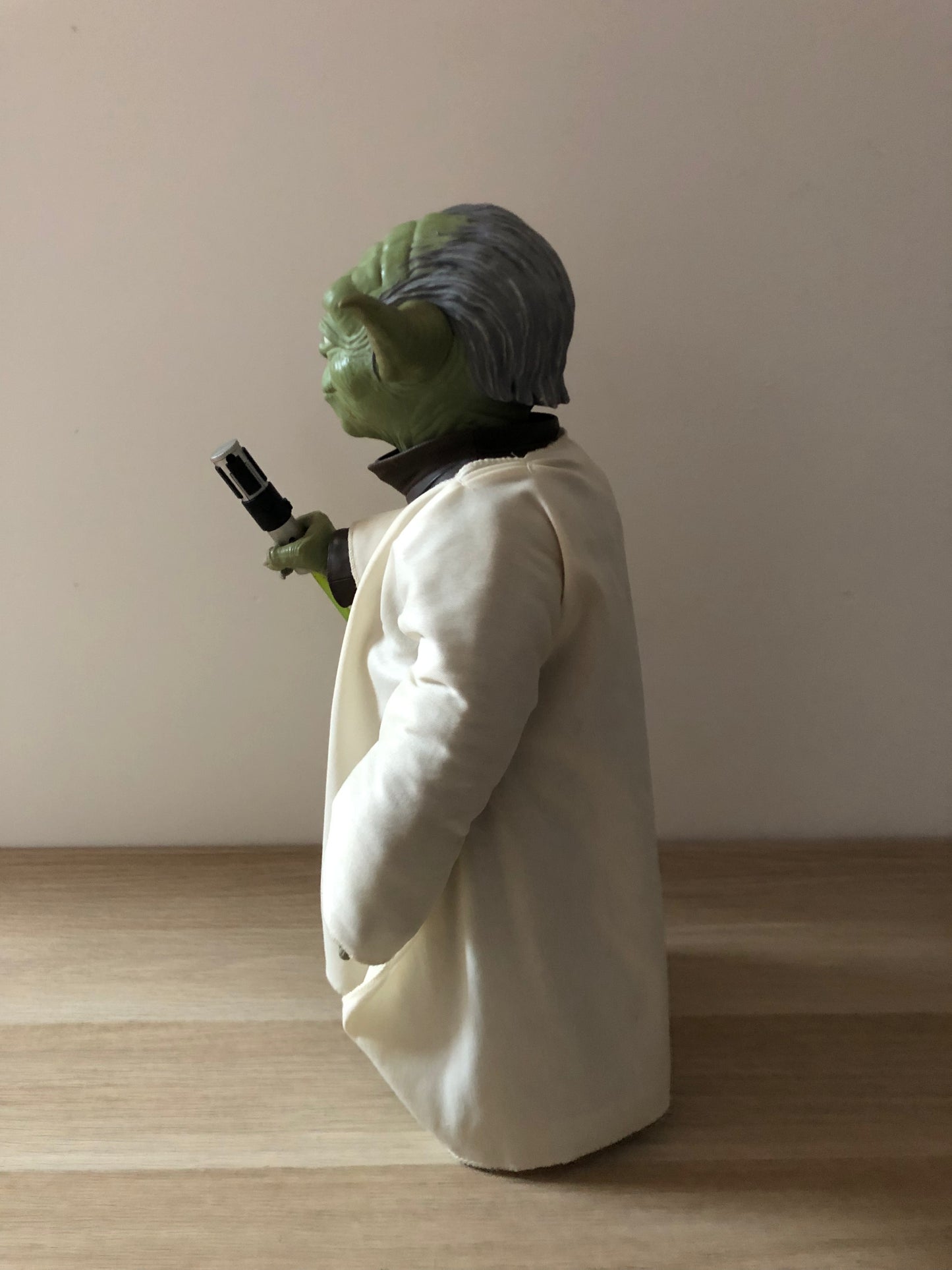 Action Figure Yoda Star Wars Guerre Stellari 42cm Da Collezione Con Spada Laser