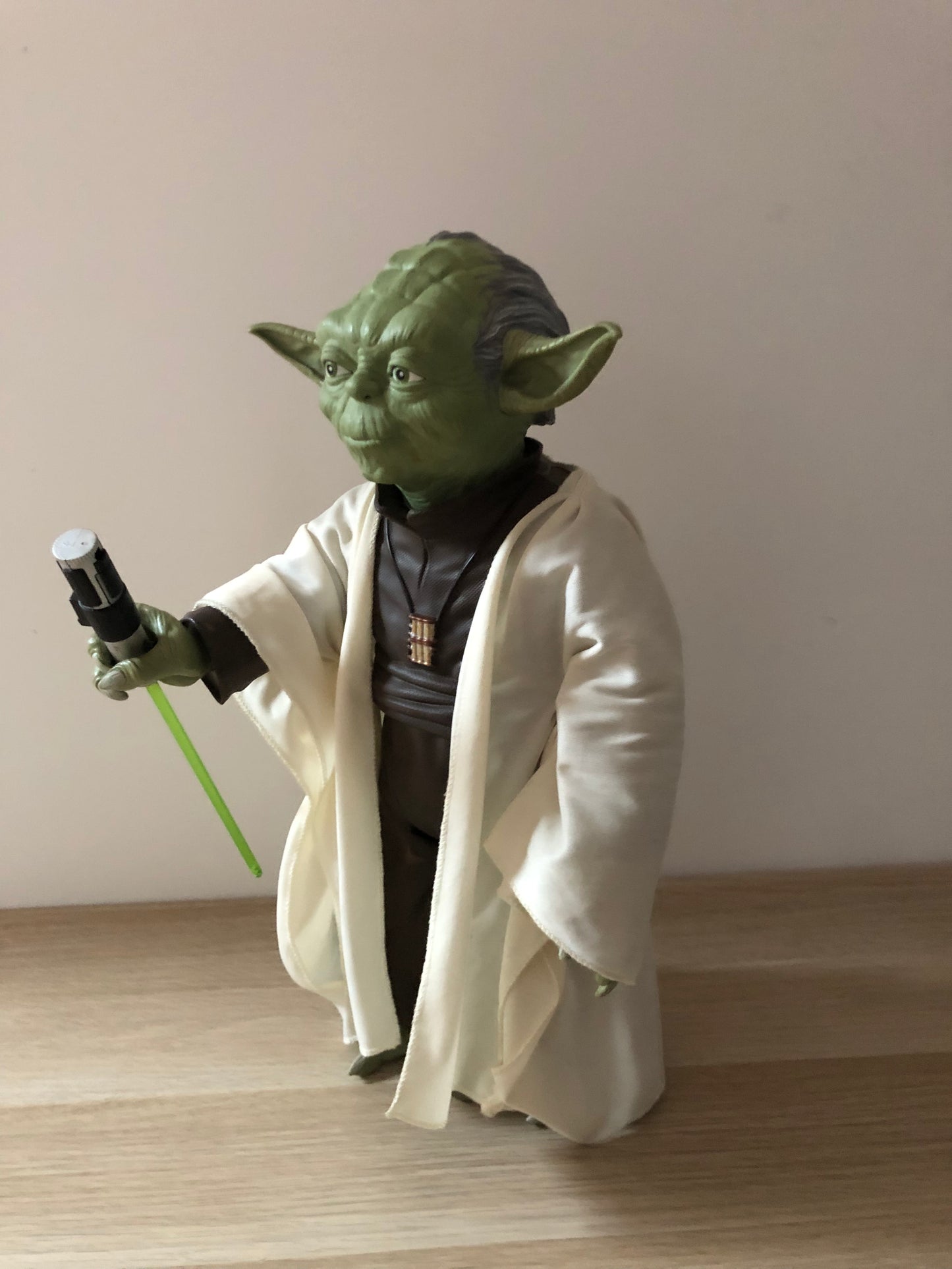 Action Figure Yoda Star Wars Guerre Stellari 42cm Da Collezione Con Spada Laser