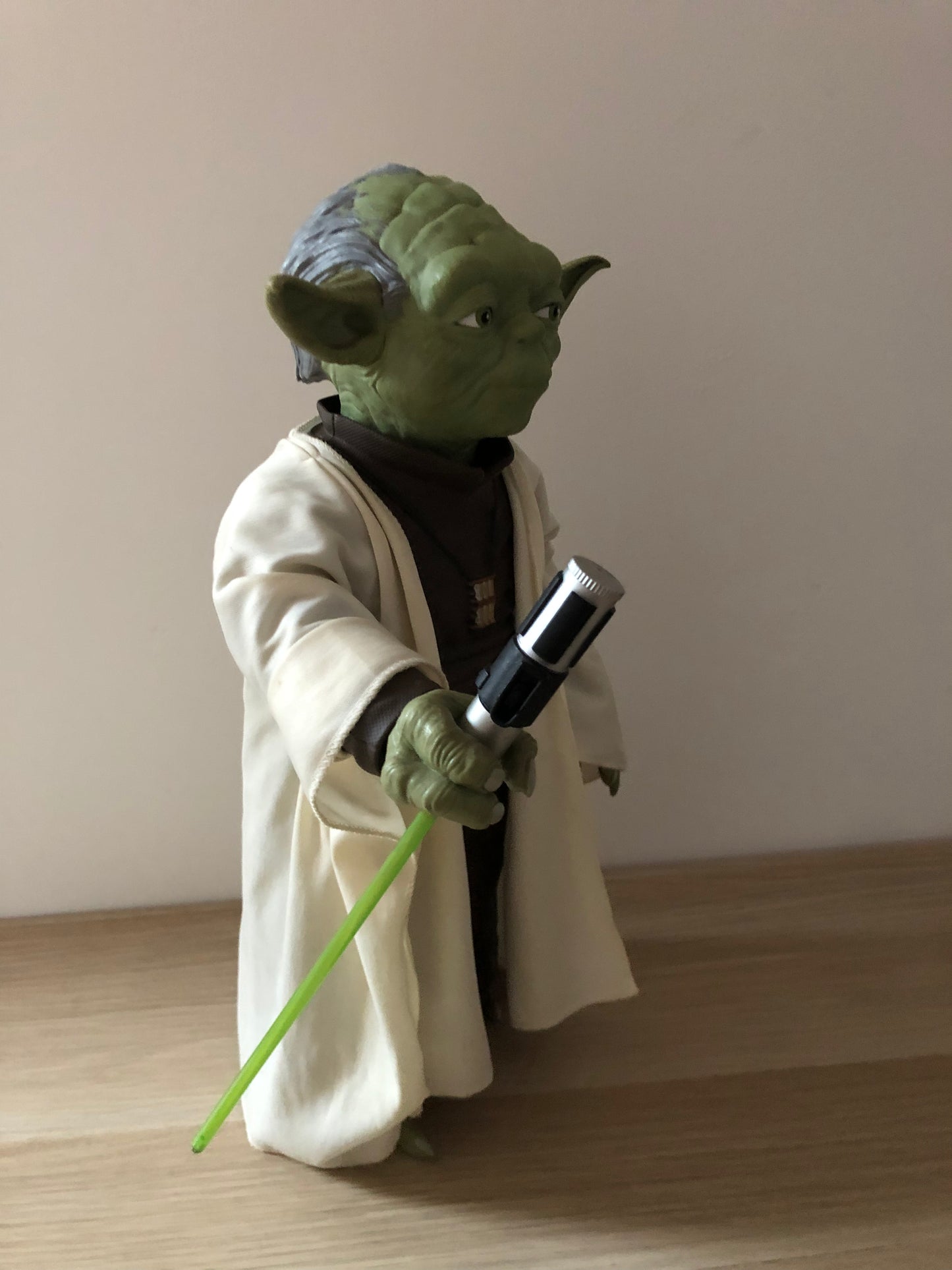 Action Figure Yoda Star Wars Guerre Stellari 42cm Da Collezione Con Spada Laser