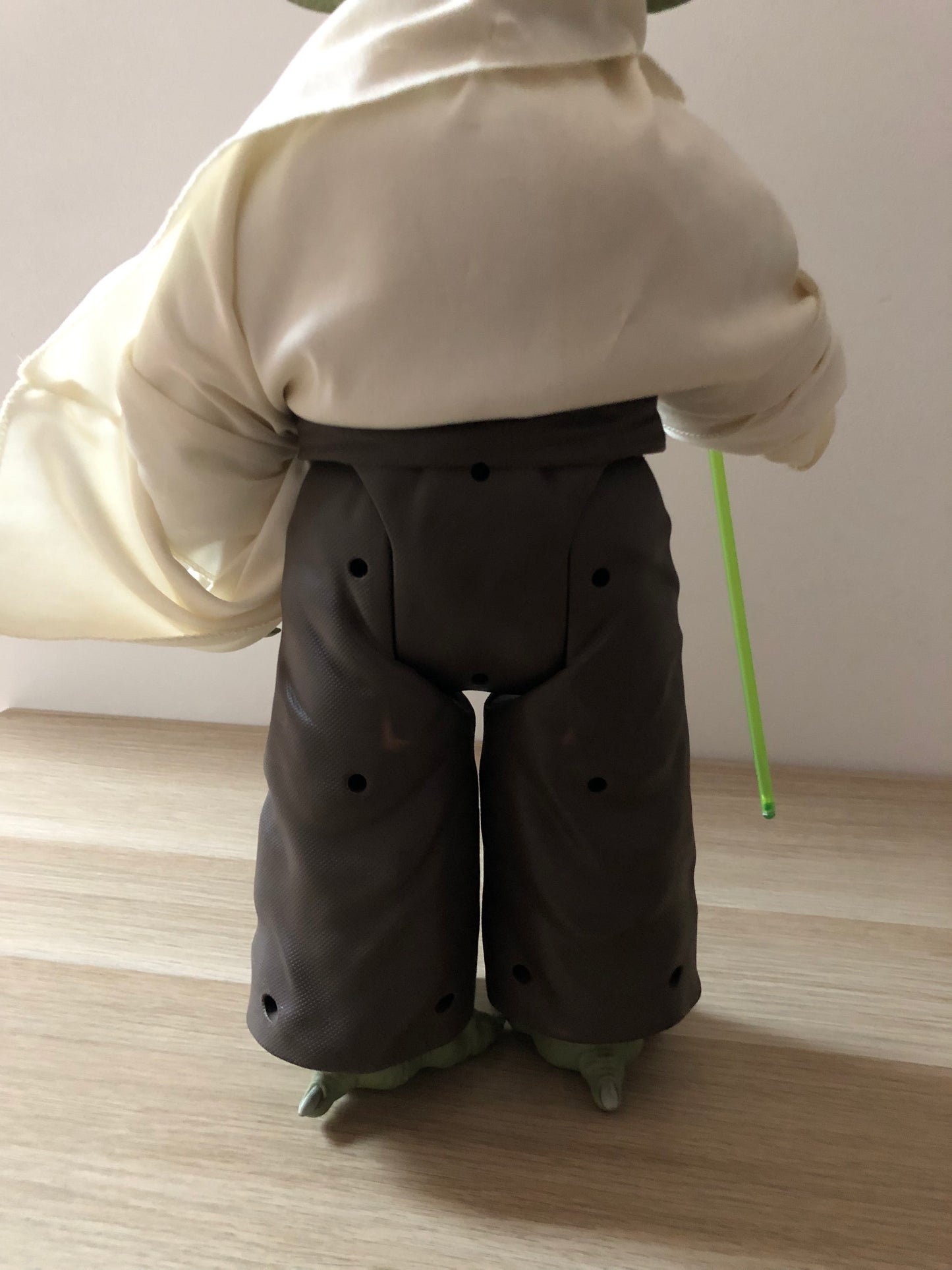 Action Figure Yoda Star Wars Guerre Stellari 42cm Da Collezione Con Spada Laser