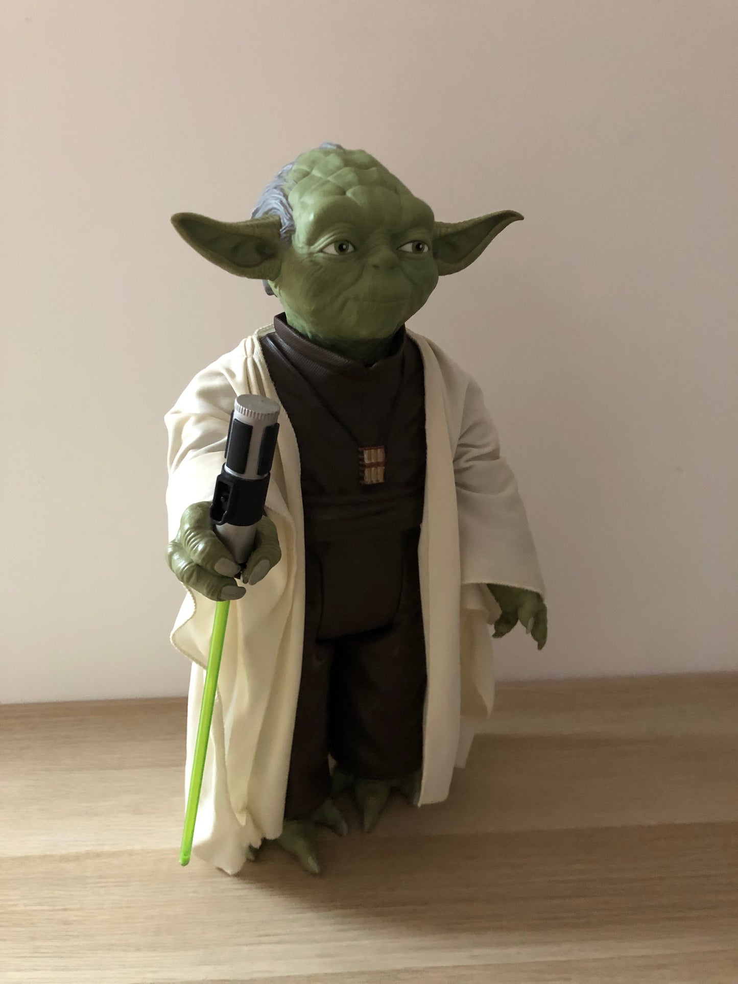 Action Figure Yoda Star Wars Guerre Stellari 42cm Da Collezione Con Spada Laser