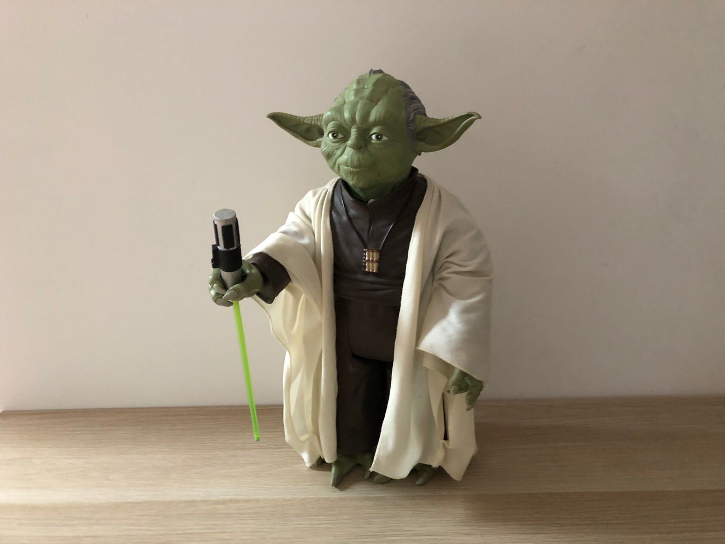 Action Figure Yoda Star Wars Guerre Stellari 42cm Da Collezione Con Spada Laser