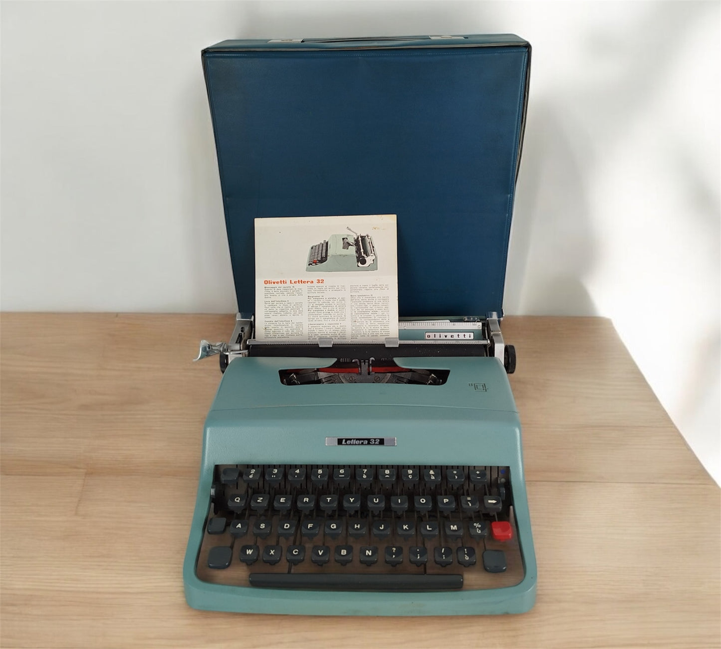 Macchina Da Scrivere Olivetti Lettera 32 Azzurra Vintage Epoca Anni 60 Design