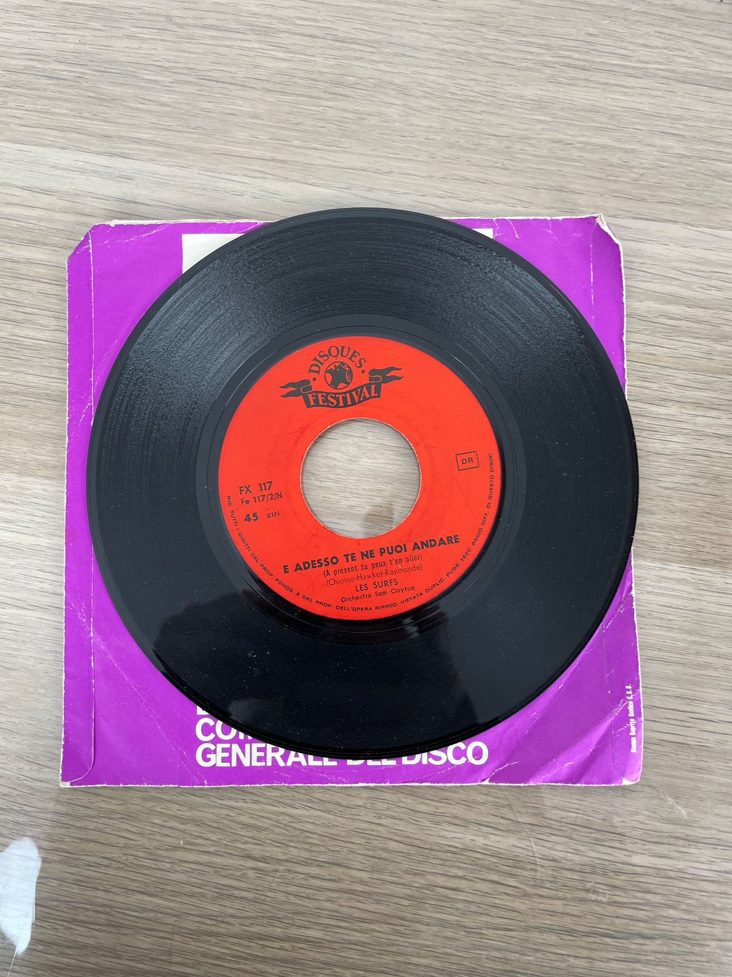 Disco 45 giri vinile Les Surfs E Adesso Te Ne Puoi Andare T'En Vas Pas Comme Ca 1964