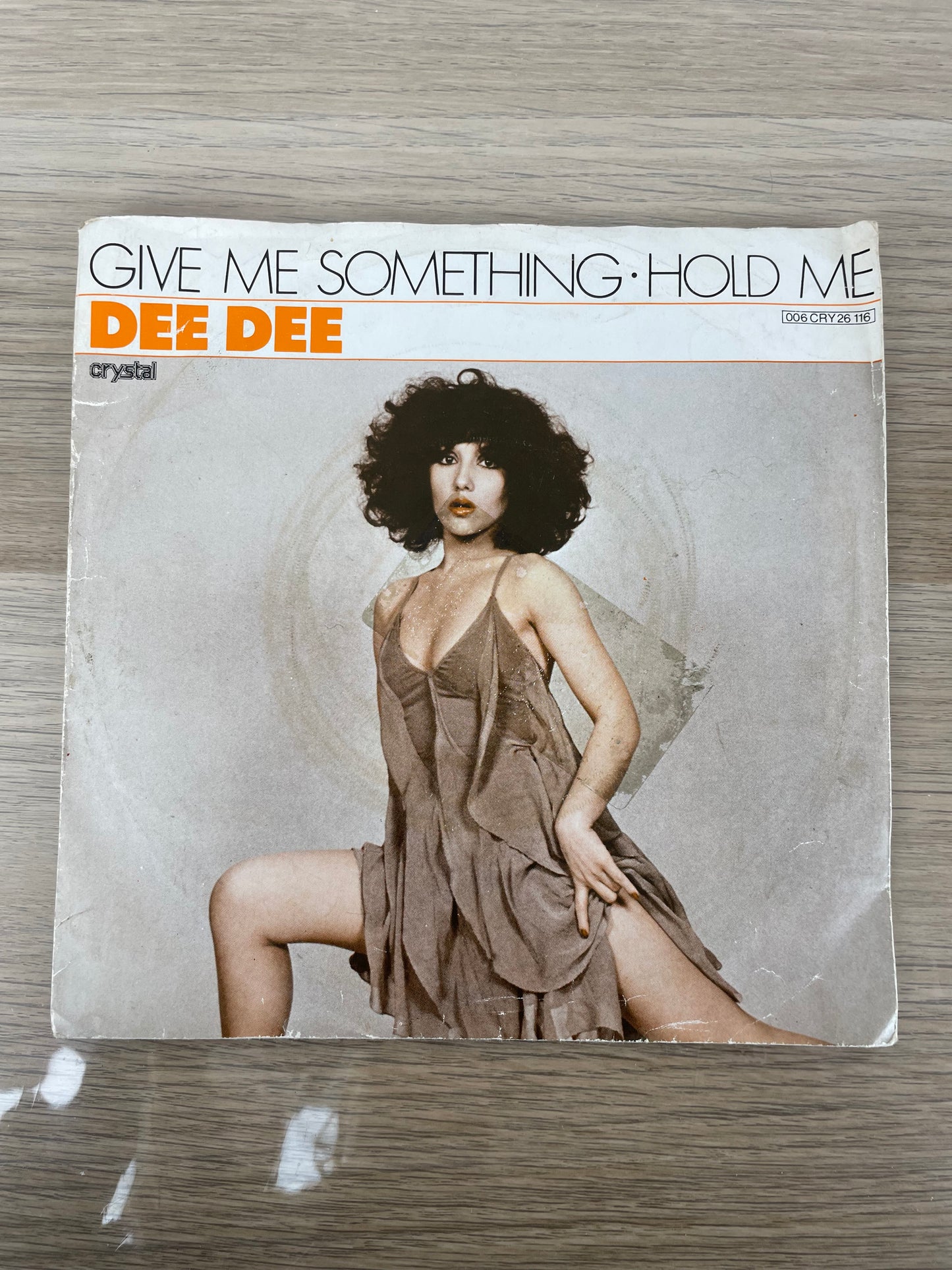 Disco 45 giri vinile Dee Dee Give Me Something Hold Me 1984