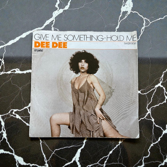 Disco 45 giri vinile Dee Dee Give Me Something Hold Me 1984