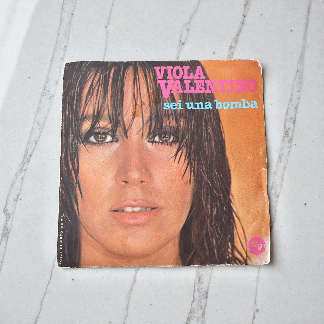 Disco 45 giri vinile Viola Valentino Sei Una Bomba Sono Così 1980