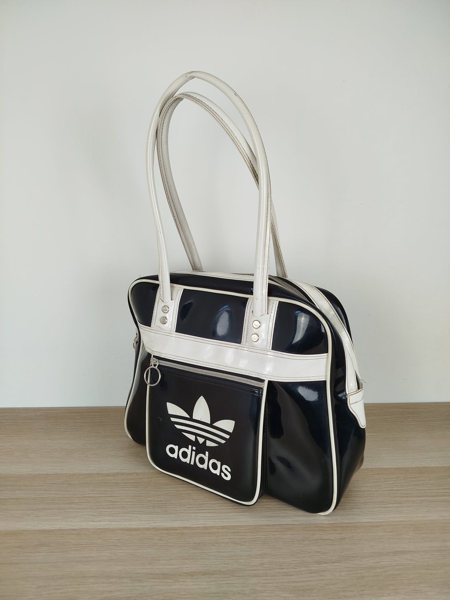 Borsa A Spalla Adidas In Vernice Vintage Anni 90 Nera E Bianca Con Logo Manici